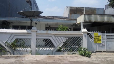 Rumah tua 1 Lantai Hitung Tanah ,Harga Nego di Pluit Permai Jakarta Utara