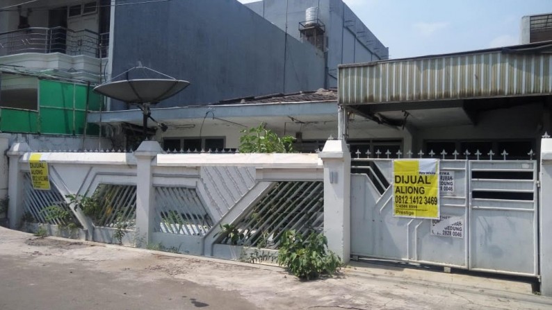 Rumah tua 1 Lantai Hitung Tanah ,Harga Nego di Pluit Permai Jakarta Utara