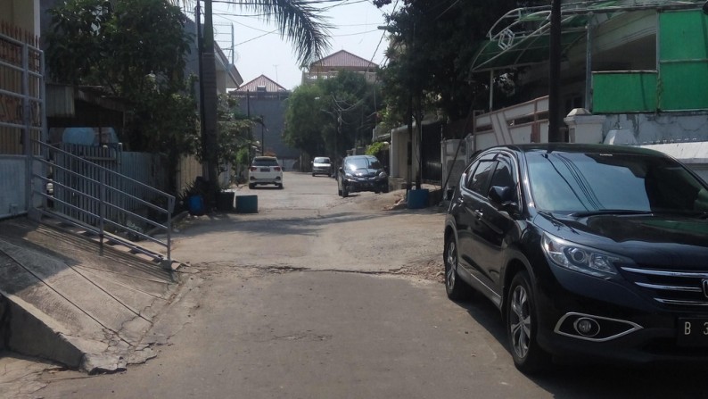 Rumah tua 1 Lantai Hitung Tanah ,Harga Nego di Pluit Permai Jakarta Utara