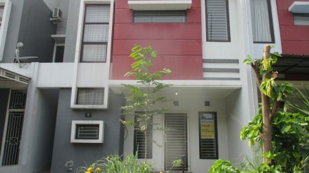 Dijual Rumah di Cluster Madrid Jl. Madrid Selatan - Palem Semi, Karawaci