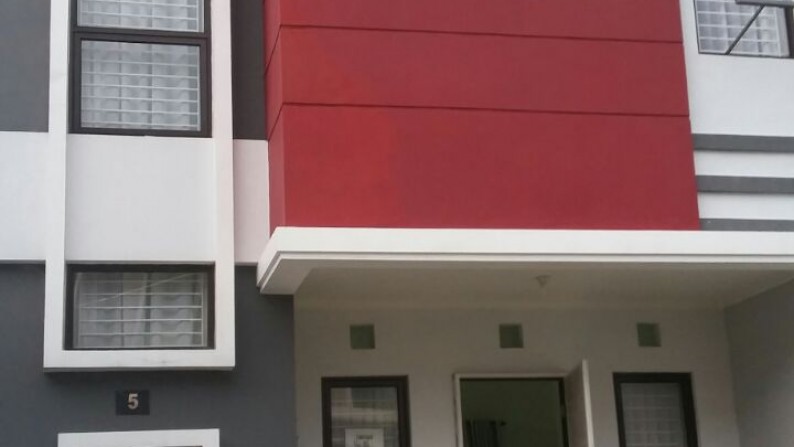 Dijual Rumah di Cluster Madrid Jl. Madrid Selatan - Palem Semi, Karawaci