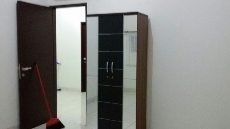 Dijual Rumah di Cluster Madrid Jl. Madrid Selatan - Palem Semi, Karawaci