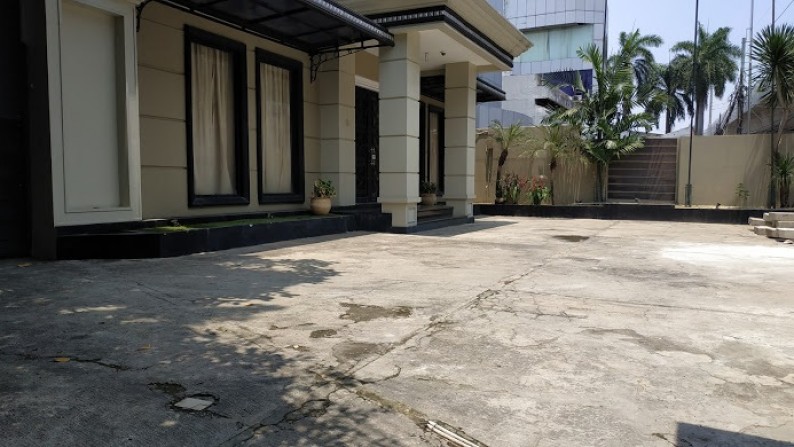 Disewakan Gedung Bagus  3 Lt untuk Showroom Furniture  siap Pakai, Fatmawati - Jaksel