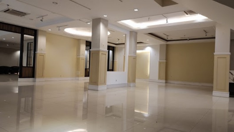 Disewakan Gedung Bagus  3 Lt untuk Showroom Furniture  siap Pakai, Fatmawati - Jaksel