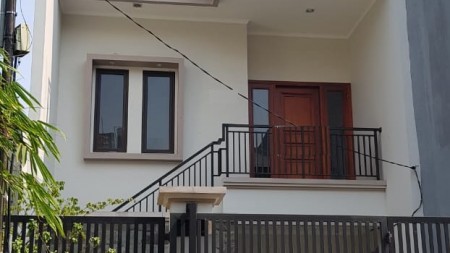 Rumah Baru 3 lantai,Harga Nego, Lokasi Ok di Sunter