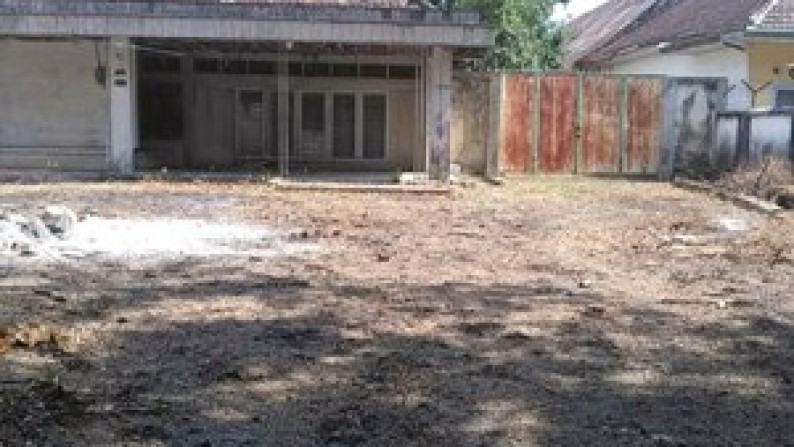 Rumah + Gudang di Jaksa Agung Suprapto, Lokasi Strategis, Nol Jalan Raya, Siap Pakai - YA -