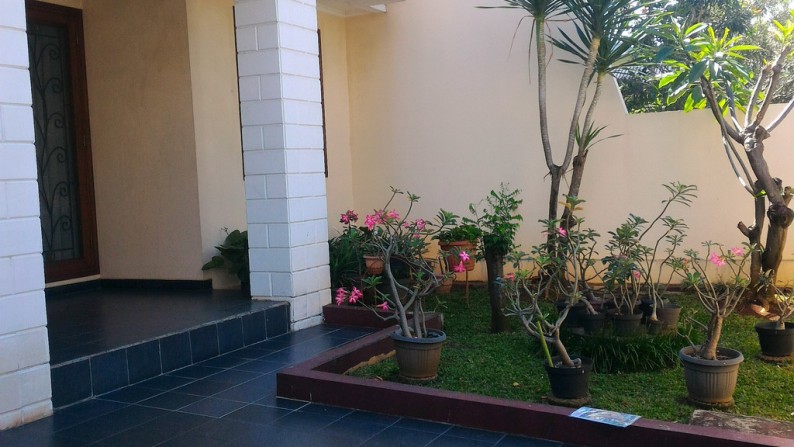 Rumah Asri di Sunrise Garden