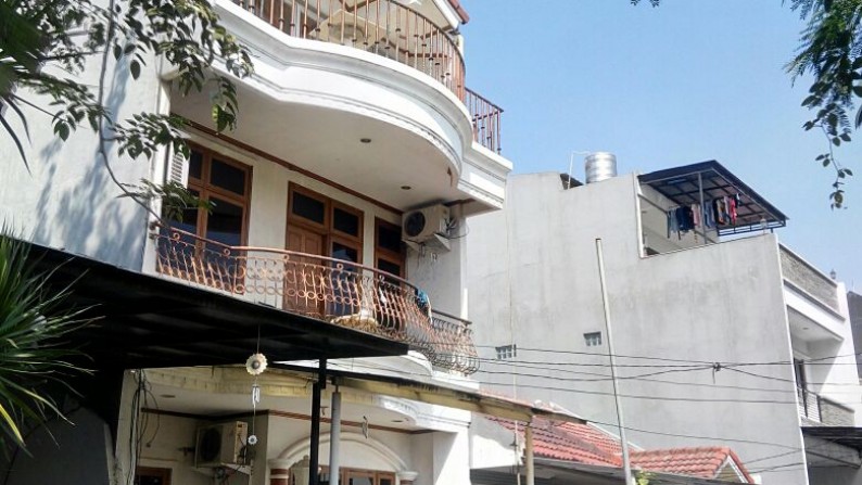 Rumah 3 Lantai Di Kelapa Gading