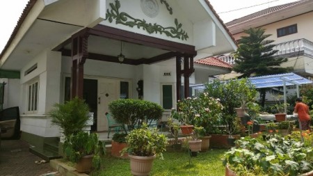 Dijual Rumah Daerah Menteng, ada Kolam Renang