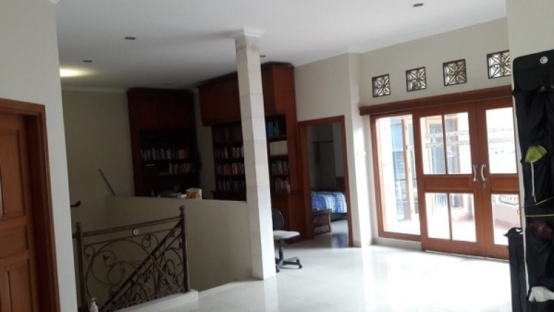 Dijual Rumah Cantik Tanah Ngantong di lebakbulus