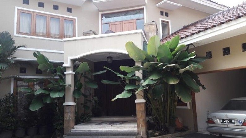 Dijual Rumah Cantik Tanah Ngantong di lebakbulus