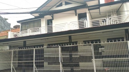 Rumah cantik, siap huni di jakarta barat