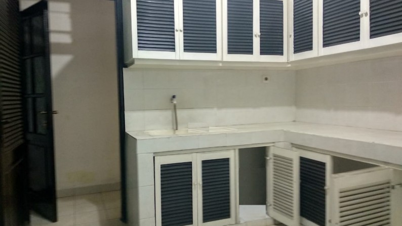 Rumah cantik, siap huni di jakarta barat