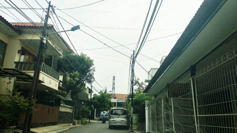 Rumah cantik, siap huni di jakarta barat