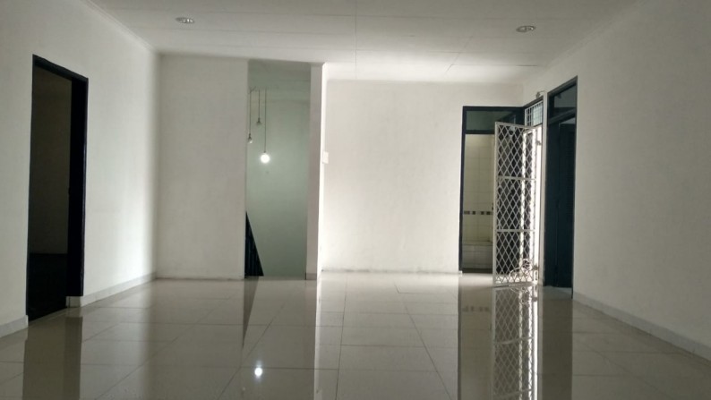 Rumah cantik, siap huni di jakarta barat