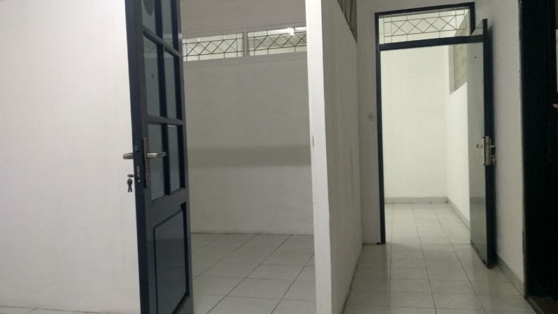 Rumah cantik, siap huni di jakarta barat