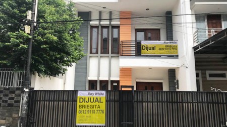 Rumah 2-1/2 Lantai di Kelapa Hibrida, Luas 6x15m2