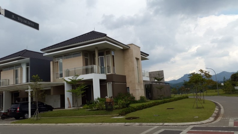 Rumah Kota Baru Parahyangan, Tedja Medita