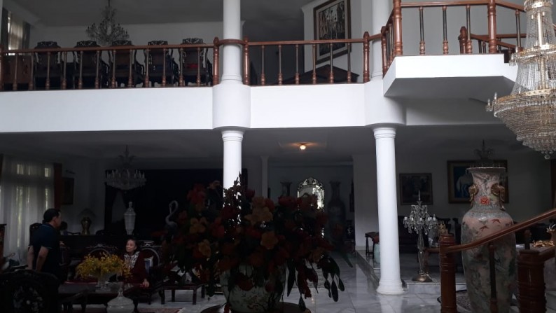 Dijual Rumah Mewah & Asri dan terawat untuk Keluarga Besar di Margasatwa Raya Cilandak KKO Jakarta Selatan