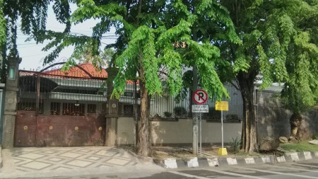 DIJUAL RUMAH TENGAH KOTA JALAN IMAM BONJOL LUAS 682 M2