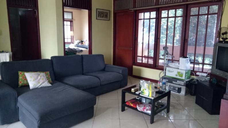 Rumah Halaman Depan Luas di Ciputat