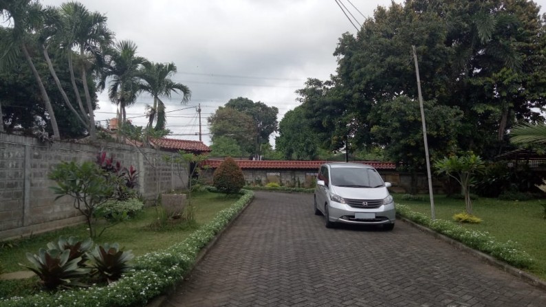 Rumah Halaman Depan Luas di Ciputat