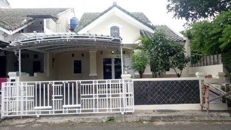 Rumah mungil  Cantik 1 lantai, siap huni, cocok utk kelg kecil di Bintaro