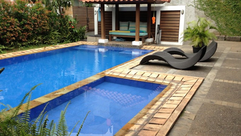 Kompleks Kemang Jaya Bali Villa Style Disewakan