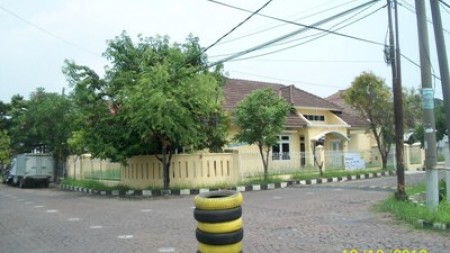 Rumah di Wonorejo Permai Utara, Bagus + Terawat, Row Jalan depan Lebar + Paving, Hoek. -NH-