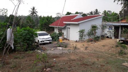 Rumah halaman luas,bagus,siap huni di Cibadak SukaBumi