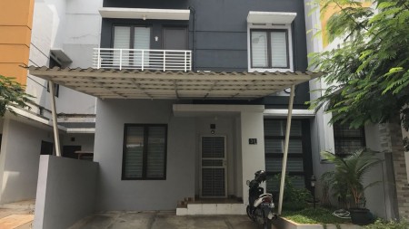 Dijual Rumah di Cluster Madrid - Palem Semi, Karawaci