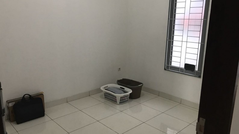 Dijual Rumah di Cluster Madrid - Palem Semi, Karawaci