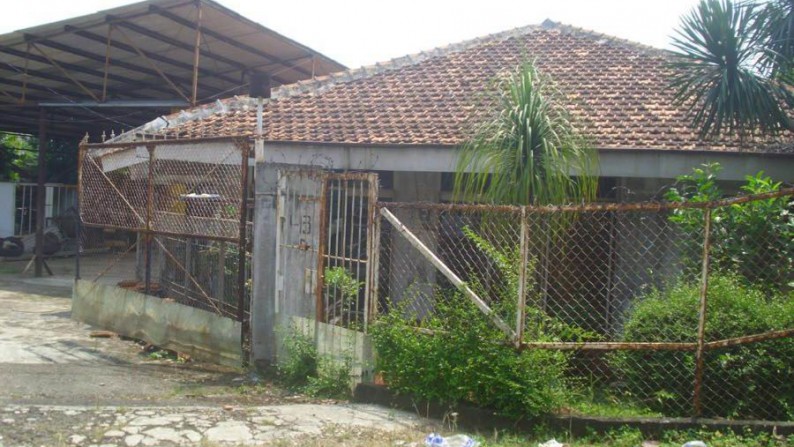 Rumah tua hitung tanah saja