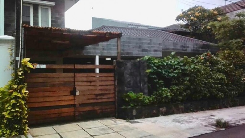 Rumah asri dan terawat, nyaman