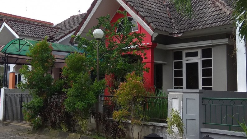 RUMAH TINGGAL UNTUK KELUARGA, DALAM PERUM TAMAN CEMARA