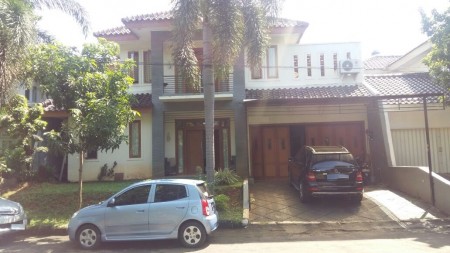 Rumah Cantik,  Siap Huni, Depan Taman Boulevard , dalam cluster di Bintaro sektor 7