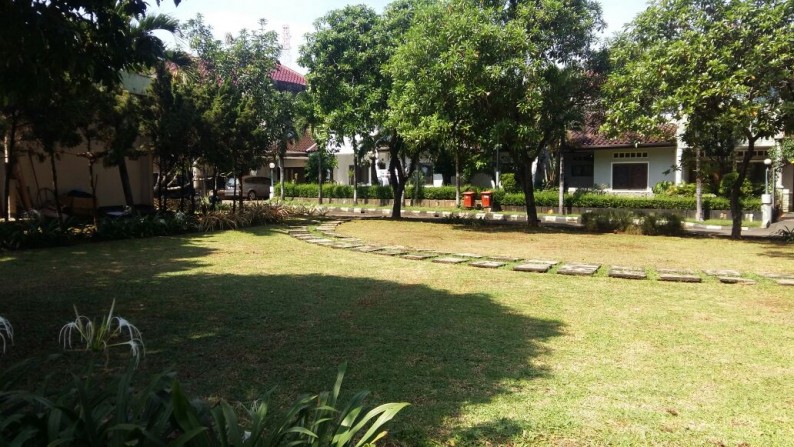 Rumah Cantik,  Siap Huni, Depan Taman Boulevard , dalam cluster di Bintaro sektor 7