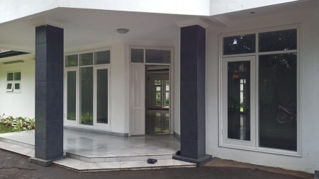 DISEWAKAN RUMAH MEWAH