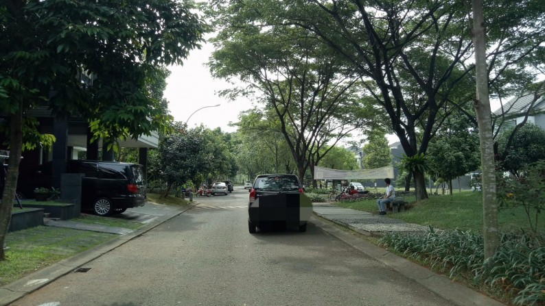 Rumah Asri, depan taman, di cluster exclusif, Siap Huni,  di Bintaro 9