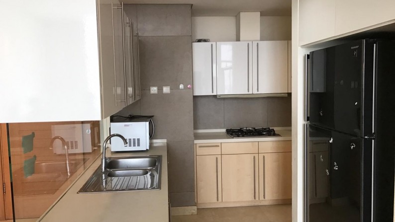 Disewakan apartemen mewah di dekat Mall Kelapa Gading Summit Alpen 3 Furnished.