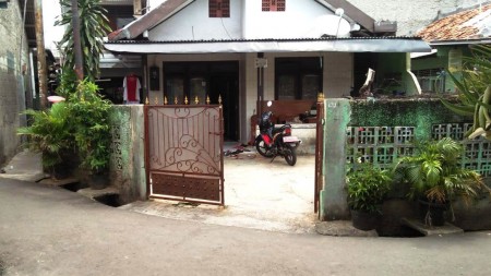 Dijual Rumah lokasi Strategis di Menteng Atas Selatan untuk Kos-kosan, Jakarta