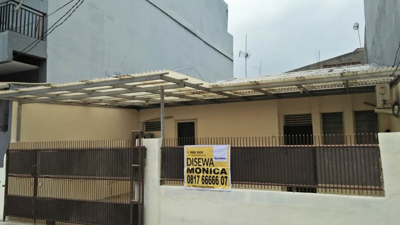 Rumah Kuning Tua Luas 8x16m2