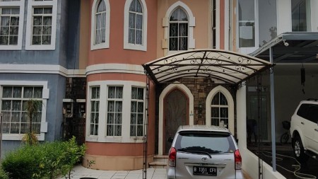 Rumah keluarga - JL. Camelot Lippo Karawaci Tangerang