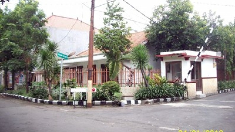 Jual Rumah 1 Lantai, Bagus + Terawat, Row Jalan depan Lebar + Paving, Hoek, Siap Huni