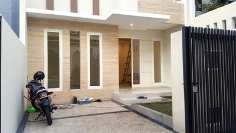 Jual Rumah 2 Lantai, Baru Gress, Minimalis, Row Jalan depan Lebar + Paving, Siap Huni