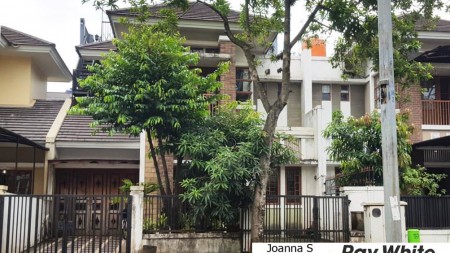 Dijual Rumah Antik Siap Huni di Water Garden, Grand Wisata, Bekasi