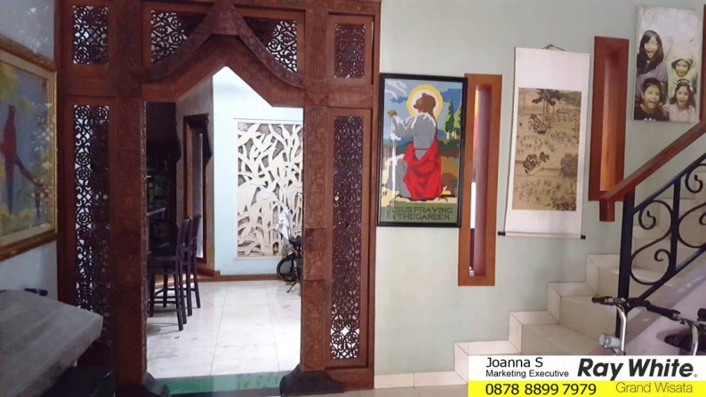 Dijual Rumah Antik Siap Huni di Water Garden, Grand Wisata, Bekasi