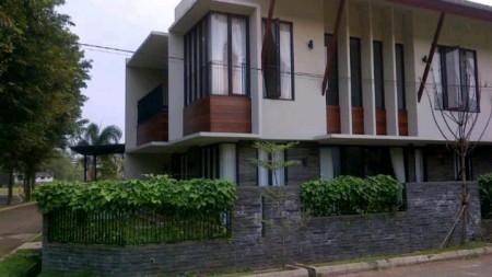 Rumah Full Furnished,Bagus sekali,dalam cluster,siap huni di Bintaro Jaya 9