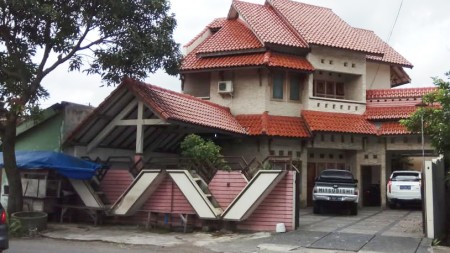 RUMAH MEWAH, 14 KAMAR TIDUR, DENGAN HARGA NEGO, JL NANGKA.