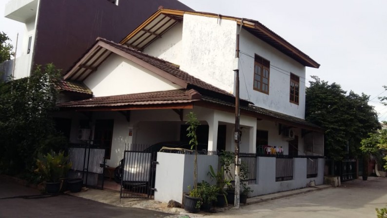 Rumah Nyaman dan Siap Huni di Kawasan Japos, Tangerang Selatan